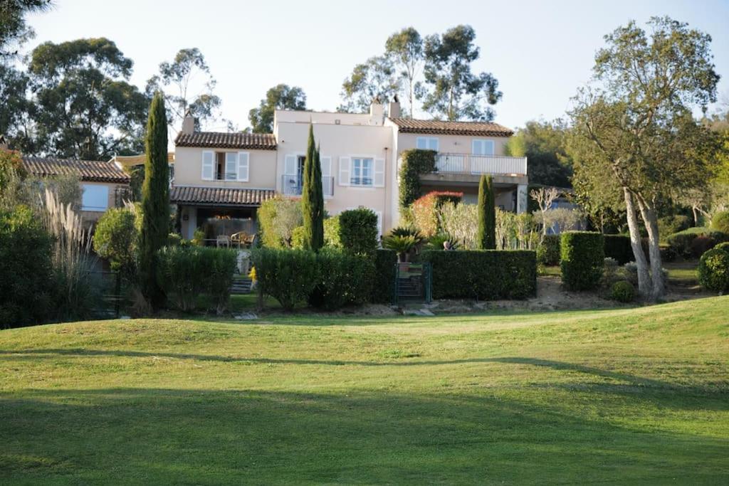 Charmantes Haus Im Golf Club Saint Tropez Buitenkant foto