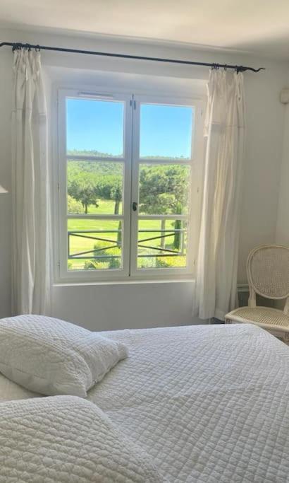 Charmantes Haus Im Golf Club Saint Tropez Buitenkant foto