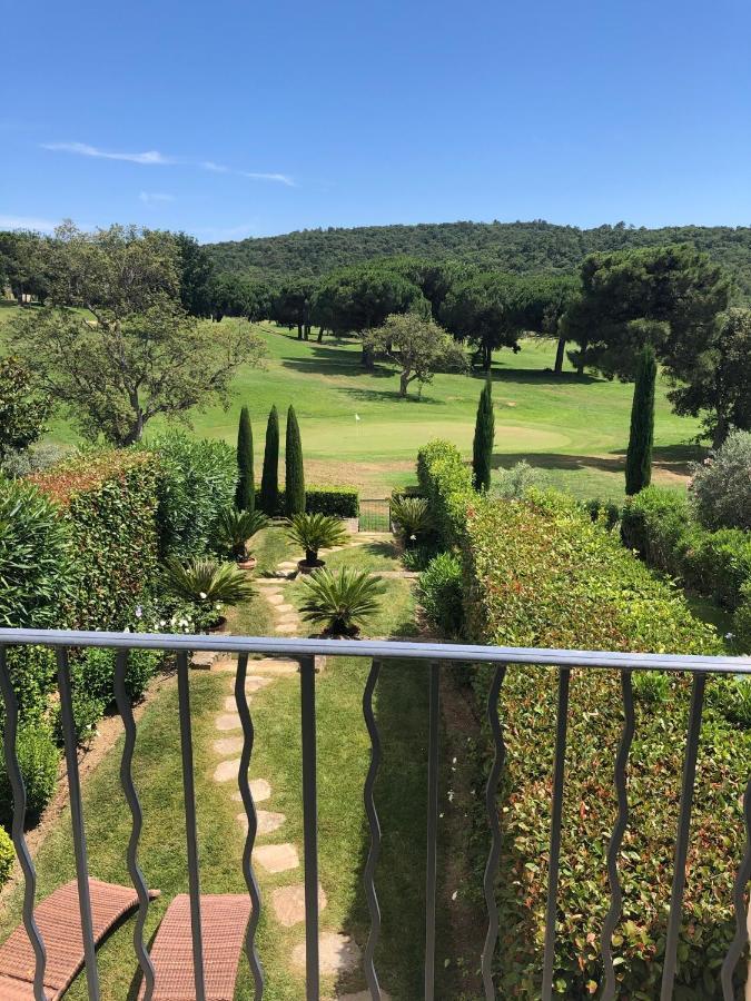 Charmantes Haus Im Golf Club Saint Tropez Buitenkant foto