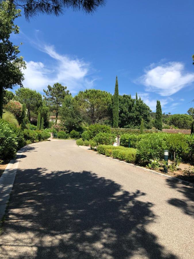 Charmantes Haus Im Golf Club Saint Tropez Buitenkant foto
