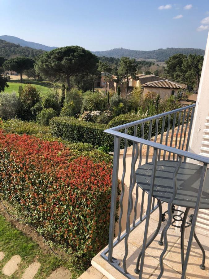 Charmantes Haus Im Golf Club Saint Tropez Buitenkant foto