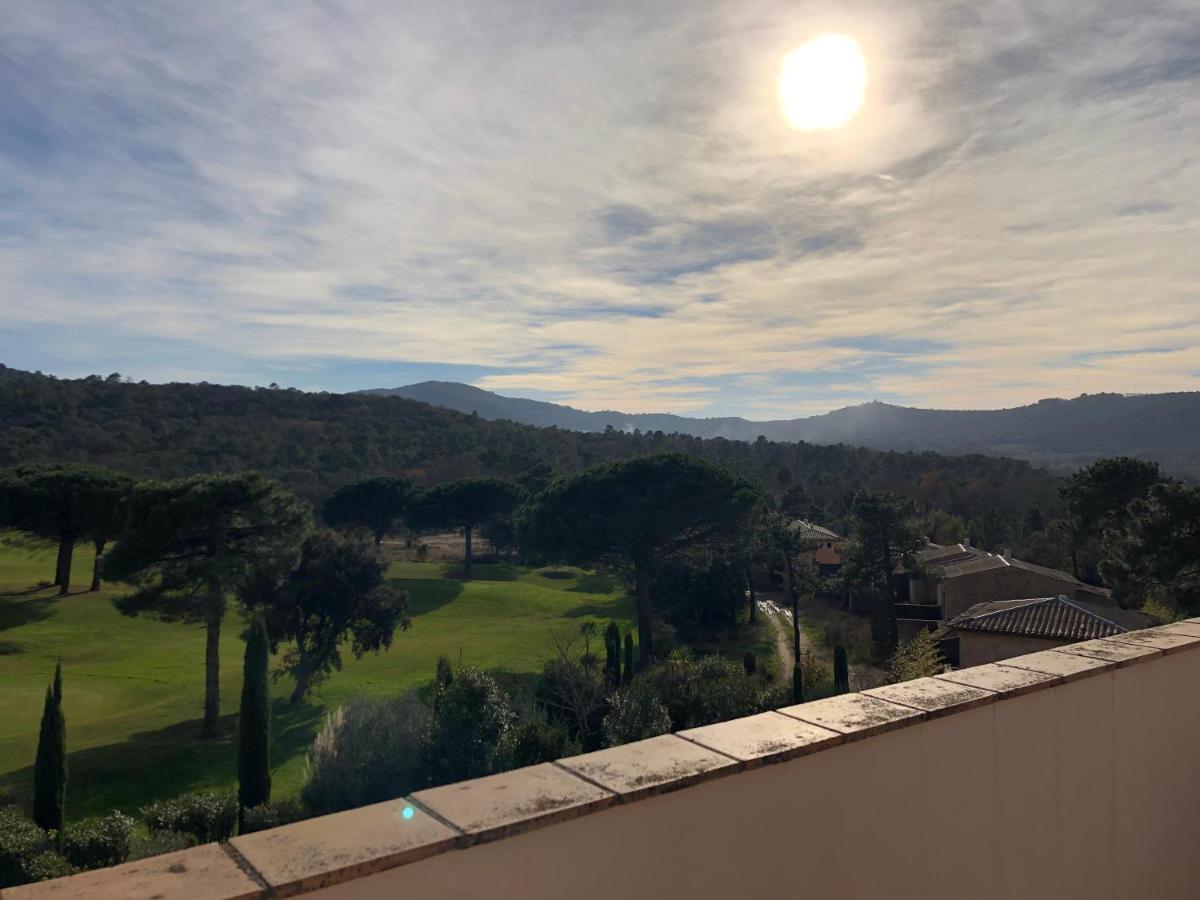 Charmantes Haus Im Golf Club Saint Tropez Buitenkant foto