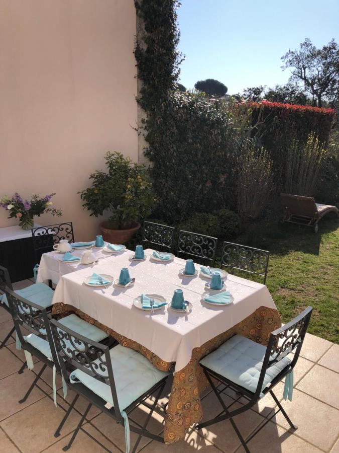 Charmantes Haus Im Golf Club Saint Tropez Buitenkant foto