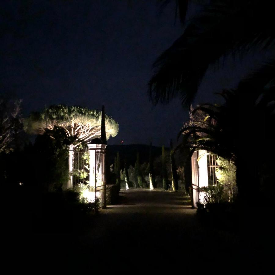 Charmantes Haus Im Golf Club Saint Tropez Buitenkant foto