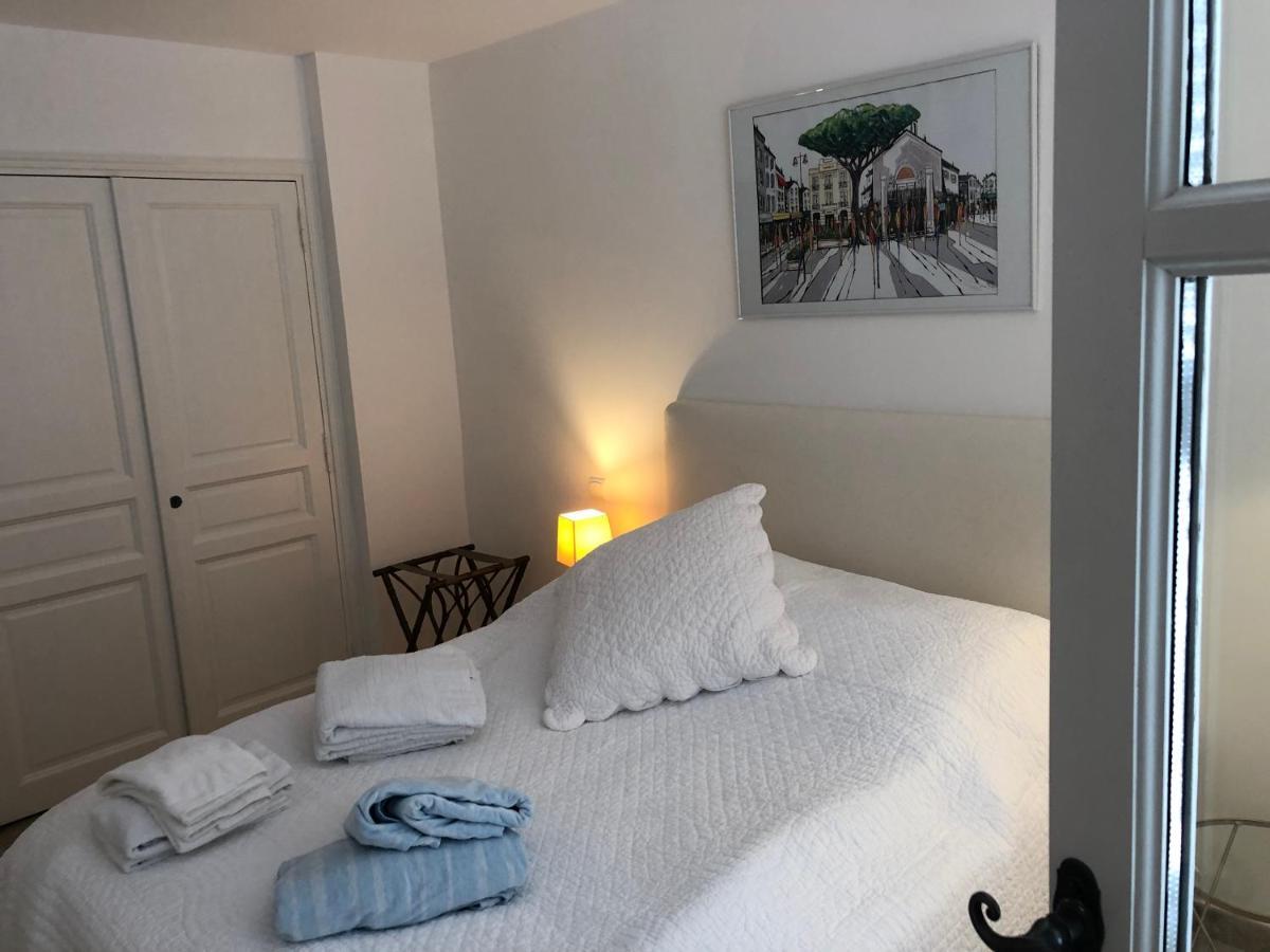 Charmantes Haus Im Golf Club Saint Tropez Buitenkant foto