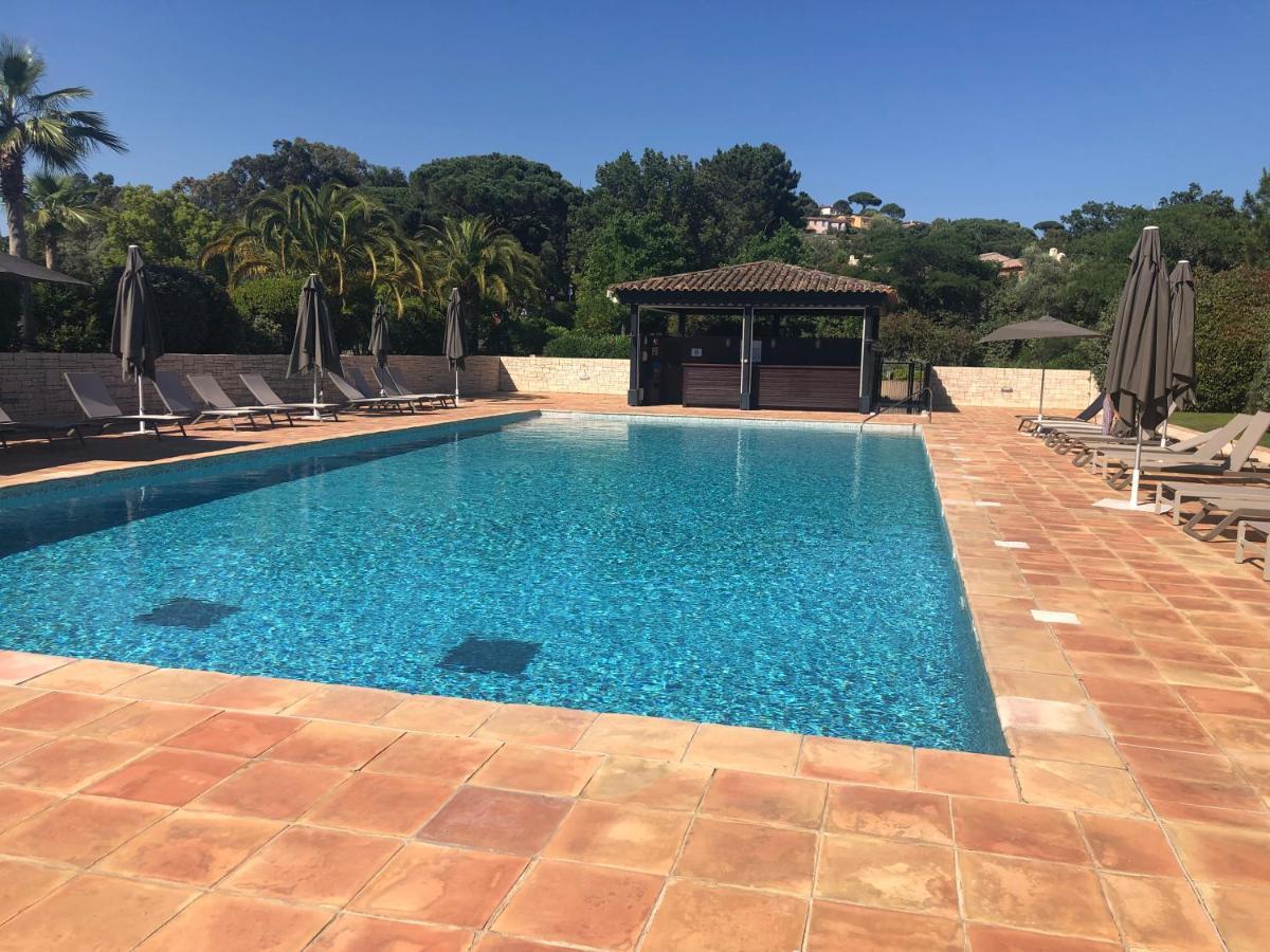 Charmantes Haus Im Golf Club Saint Tropez Buitenkant foto