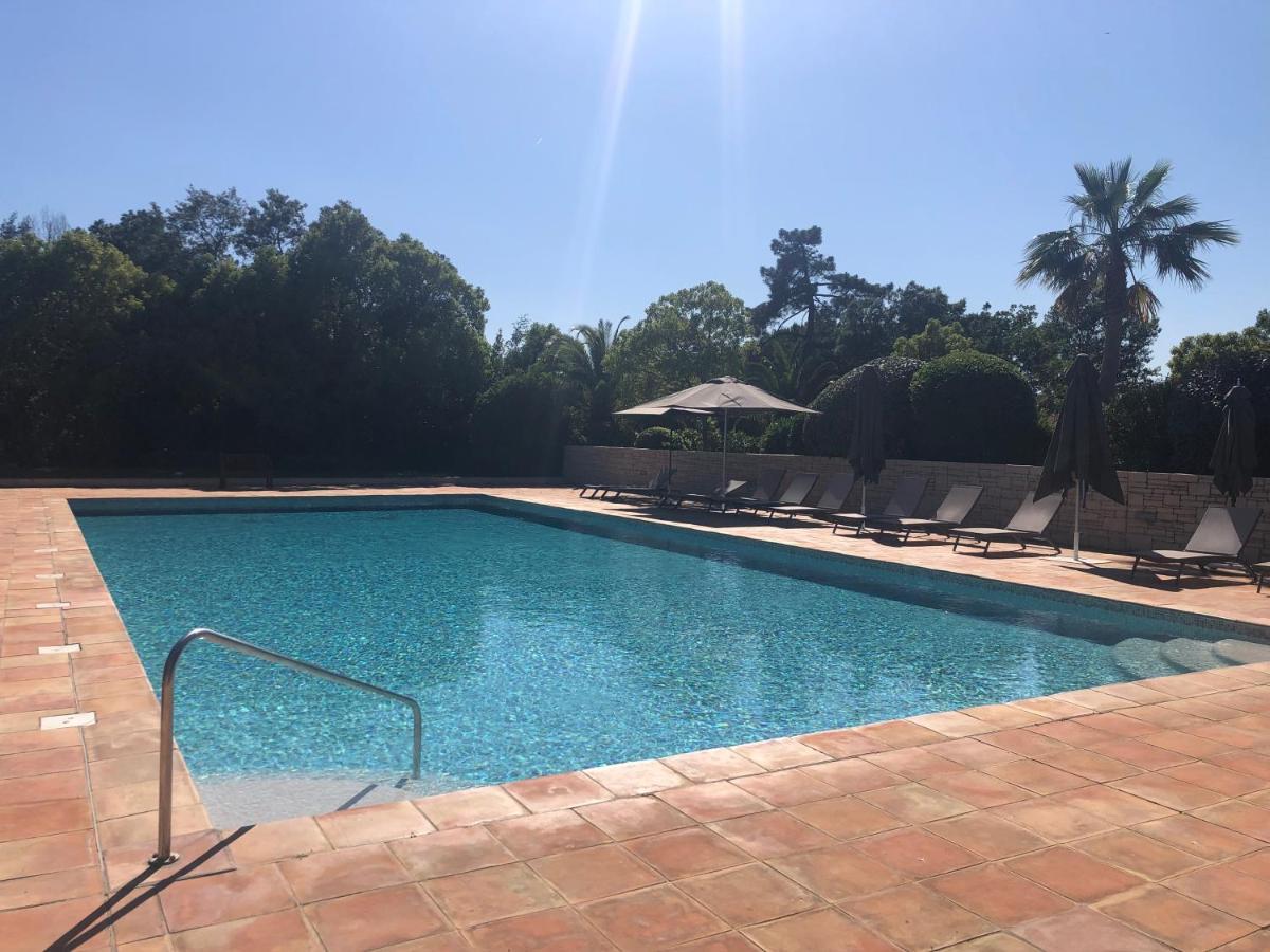 Charmantes Haus Im Golf Club Saint Tropez Buitenkant foto