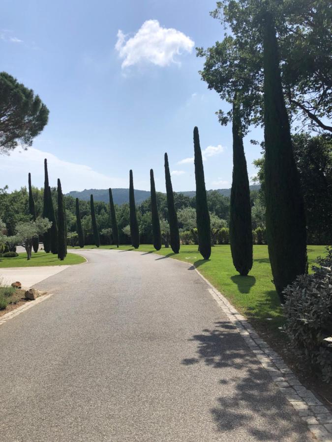 Charmantes Haus Im Golf Club Saint Tropez Buitenkant foto